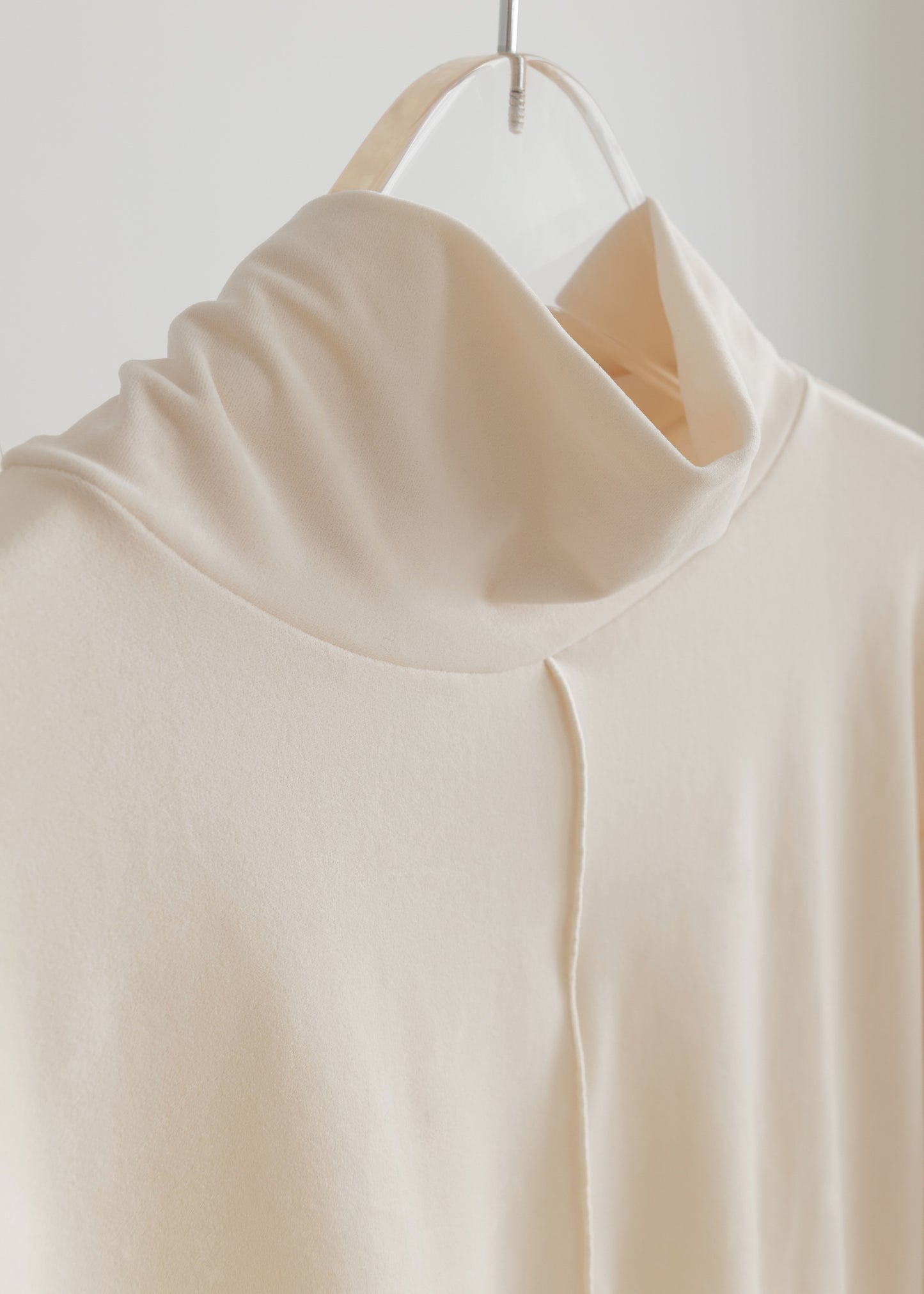 MELLOW VELOUR HIGH-NECKED TOPS